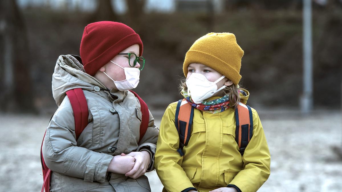 Foto van kinderen met mondmasker