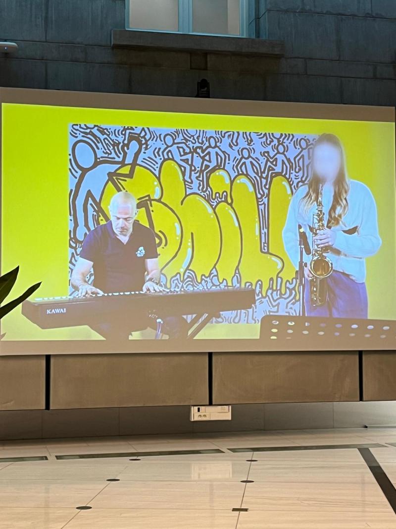 Jongere brengt muziek