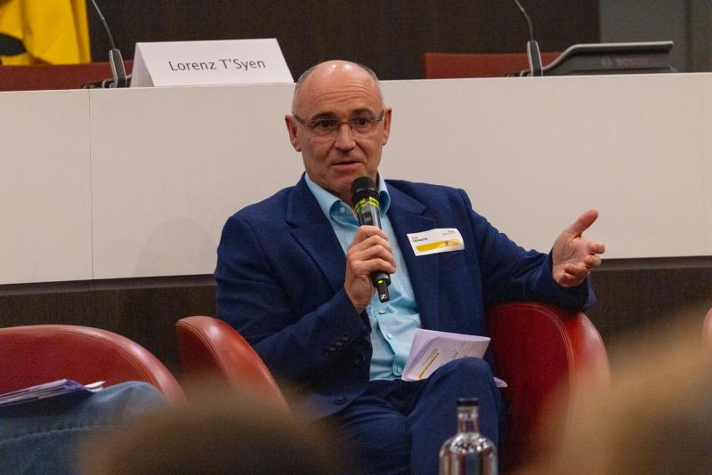 Schooldirecteur vertelt hoe zij uisluiting op school halveerden