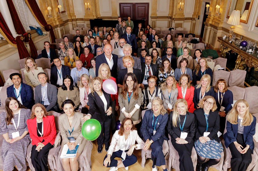 Groepsfoto van de leden van ENOC 2024, Helsinki
