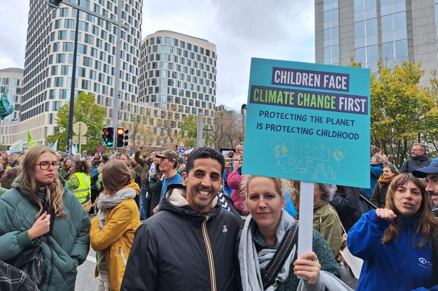 Klimaatmars 2025 twee kinderrechtencommissarissen